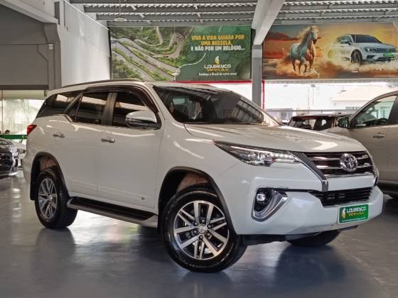 TOYOTA HILUX SW4 2.8 SRX 4X4 7 LUGARES 16V TURBO INTERCOOLER DIESEL 4P AUTOMÁTICO TOYOTA HILUX SW4 2.8 SRX 4X4 7 LUGARES 16V TURBO INTERCOOLER DIESEL 4P AUTOMÁTICO
